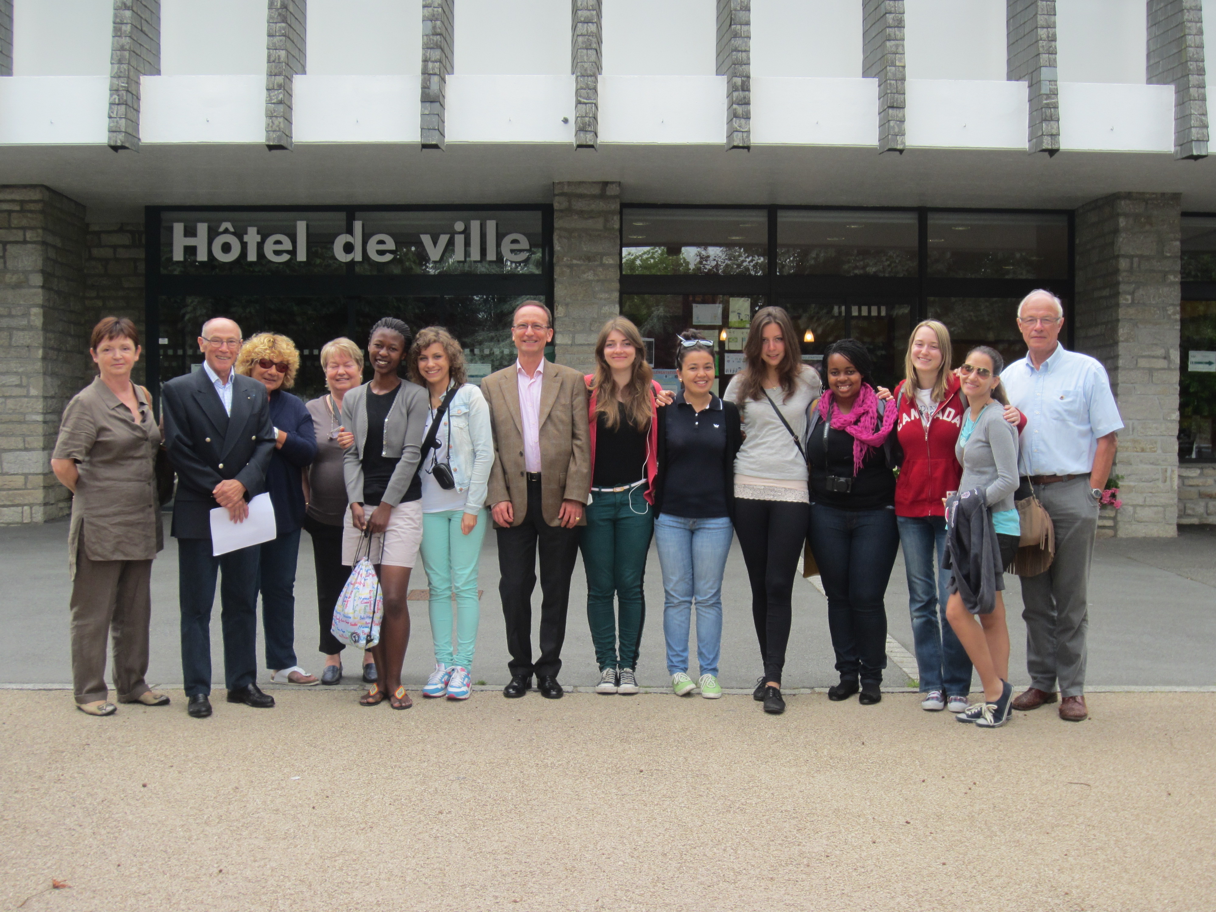 Les huit jeunes étrangères ont été reçues à la mairie