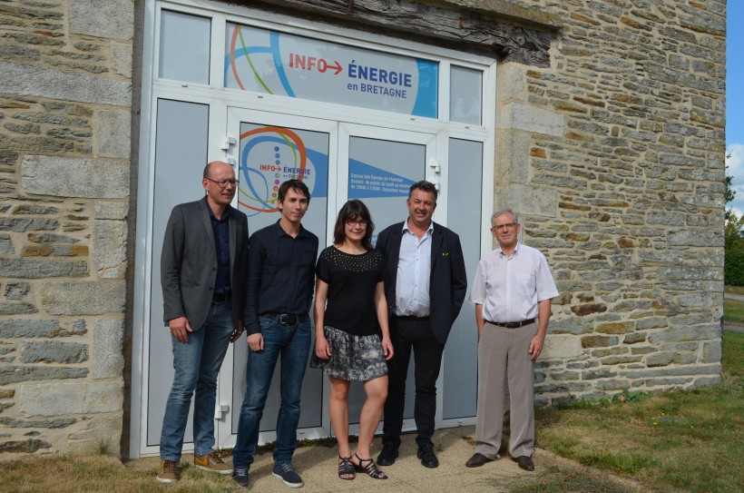 de gauche à droite Pierrick Allard, directeur du pays de ploermel, coeur de Bretagne, Bastien Legavre, Marie-Pierre Meillan de l'ADEME, Patrick Le Diffon et Alain Launay