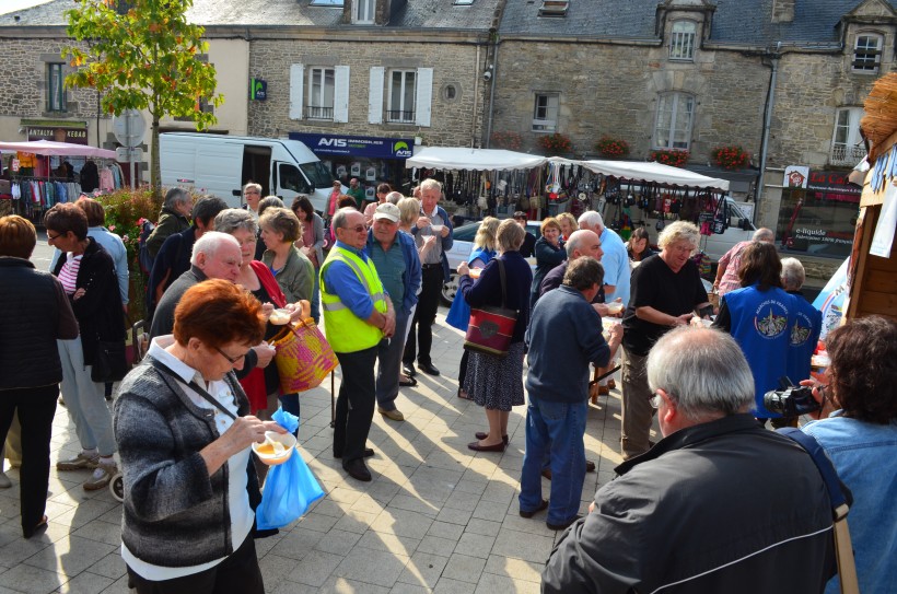 Il y avait foule pour déguster la soupe sur la place du marché