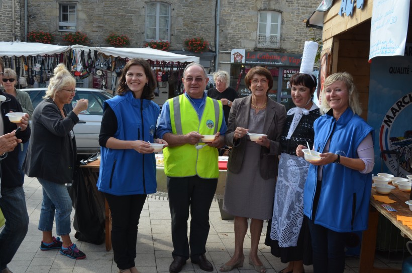 De gauche à droite, Jocelyne Soto, René Picquet, Marie-Annick Martin, Jocelyne Soto, Sylvie Grieu