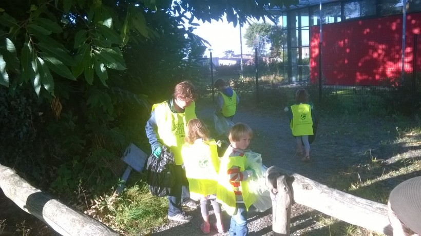 Les enfants de Diwan collectent les déchets