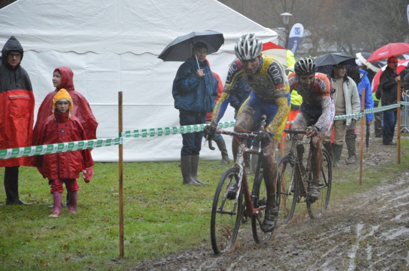 La pluie, la boue...rien n'arrête les champions (photo d'archive)