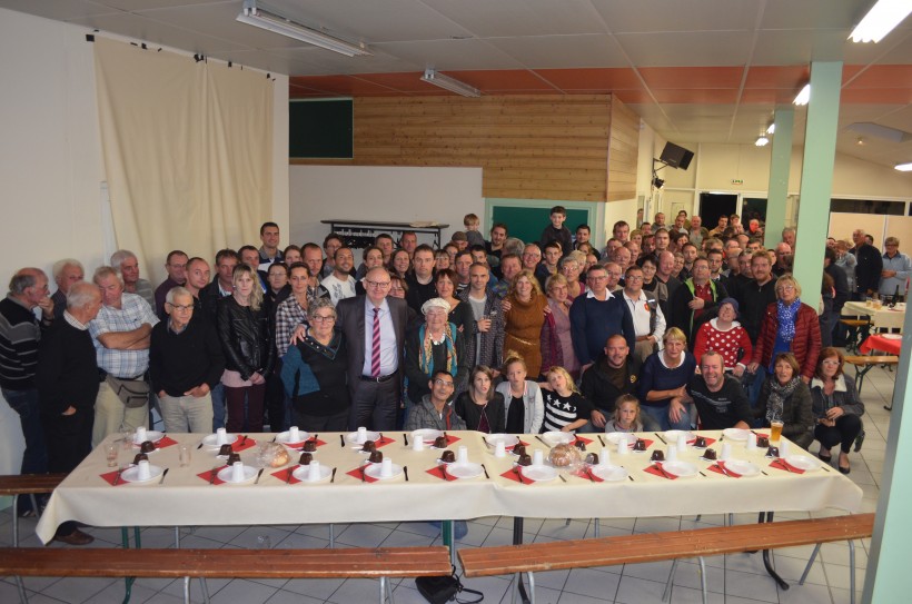 La photo de famille des bénévoles du pont du Rock