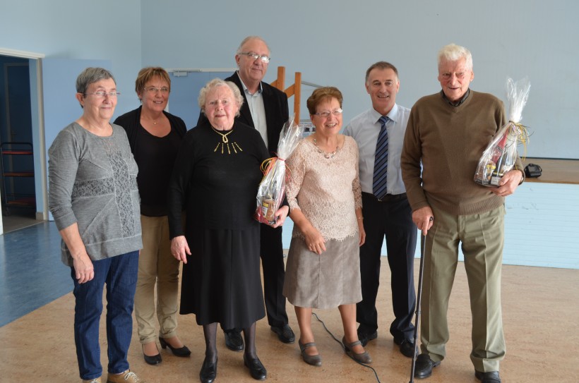 Les oyens de l'assemblée, Jean Hédan 91 ans, et Renée Goudy ont reçu un colis 