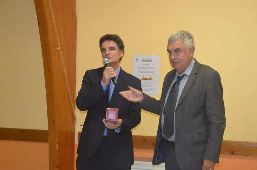 Jean-Bernard Vighetti, à droite, et Paul Molac, le député au micro