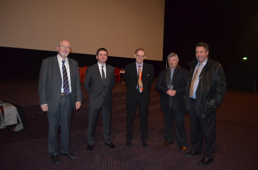 De gauche à droite : Dominique Welcomme, directeur du développement économique chez Vivendi, Jean-Marc Balland, secrétaire général de la préfecture, Yves Marabeau, du cabinet Geris, Pierre Payoux, président d'IPP et Patrick Le Diffon, président du Pays de Ploërmel