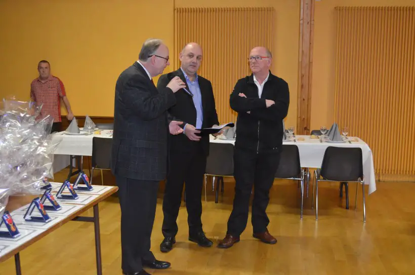 De gauche à droite, Bruno Gicquello maire de Malestroit, Pierre Clequen, directeur du site Entremont, Jean-Yves Laly, maire de Missiriac