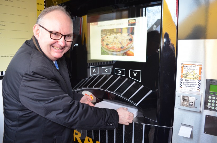 Et une pizza toute fraiche pour le maire de Malestroit