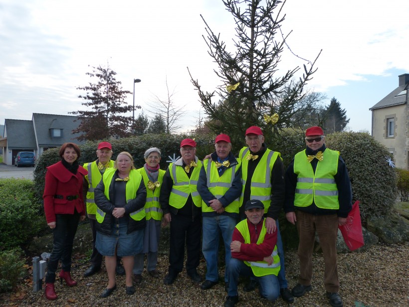 Les habitants du quartier de la Madeleine ont décoré leur sapin cet après-midi