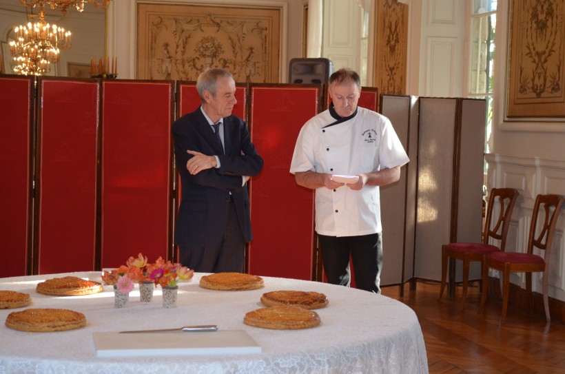 Le président de la fédération des boulangers-patissiers (à droite) fait part ie des inquiètudes de la profession