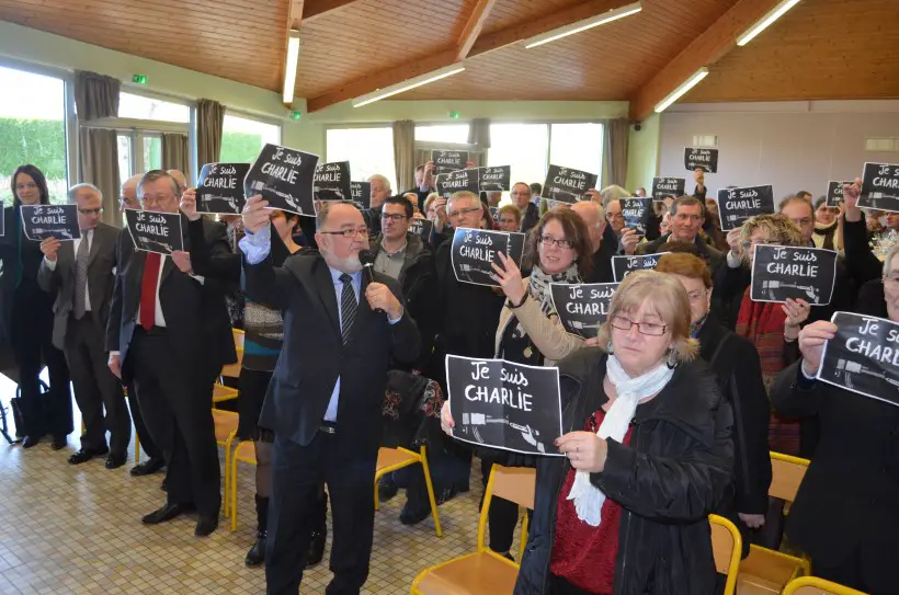 La municipalité de La Chapelle-Caro a exprimé sa solidarité avec les victimes des attentats