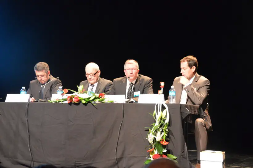 Olivier Houssais, Hervé Brulé, Patrice Le Penhuizic, président de la caisse CA de Questembert-Malansac, Jean-Marc Foulon directeur du CA de Questembert. 