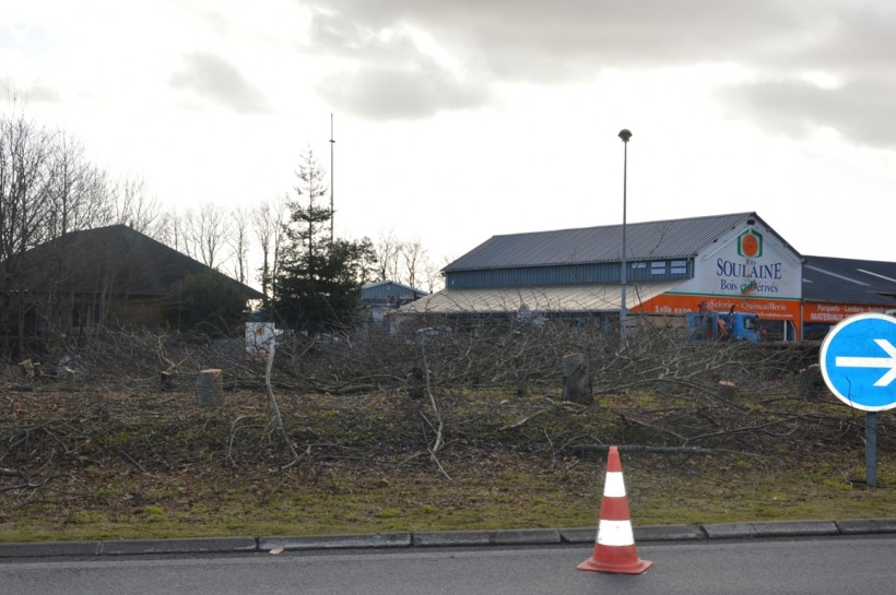 Le rond point de Bel Air sans arbres