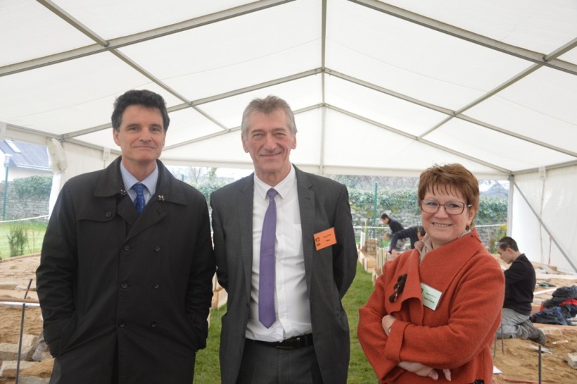 Paul Molac. en photo avec Pierrick Le Bris, directeur et Louisa Kervella la présidente