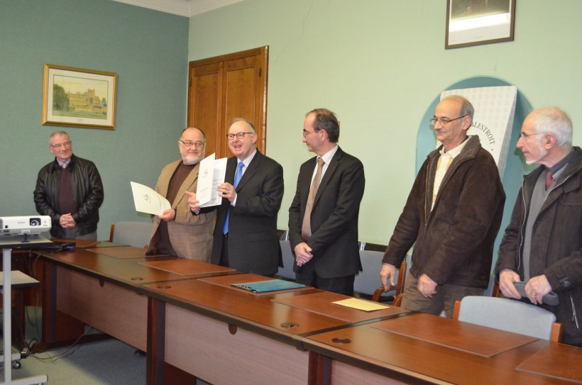 La cérémonie officielle de remise des attestation en présence du notaire, Maître Laroze