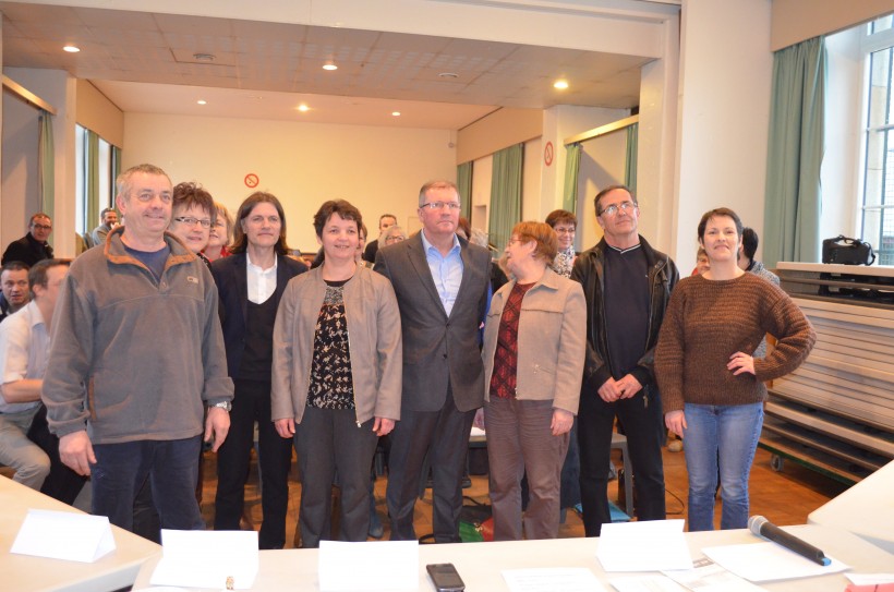 Photo de famille pour les quatre binômes qui ont accepté de débattre