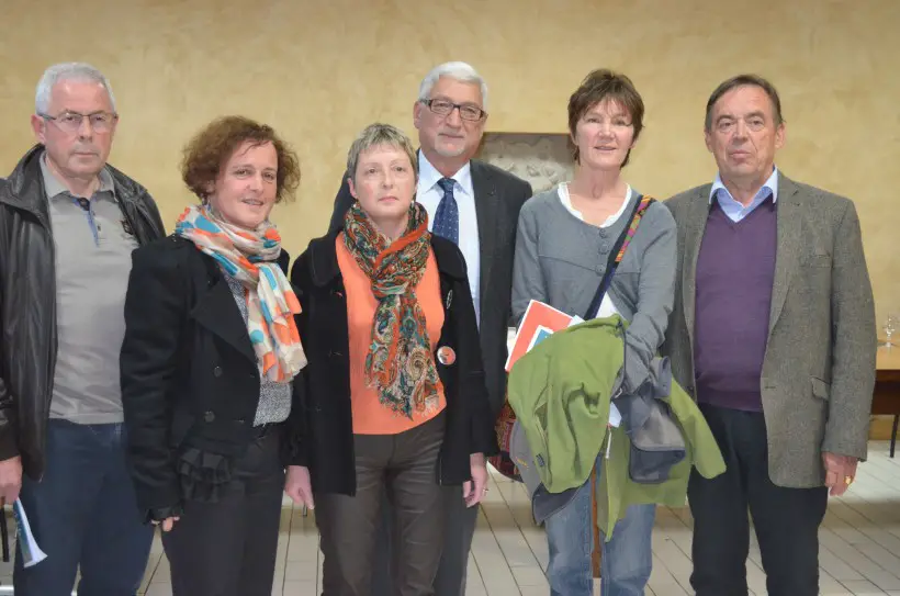 Les élus de la liste "Questembert créative et solidaire", en mars 2014