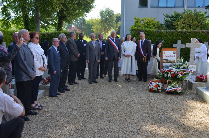 C'est en marge de l'hommage rendu à mère Yvonne Amé que des liens d'aimtiés se sont tissés entre les élus d'Omaha Beach et ceux de Saint-Marcel