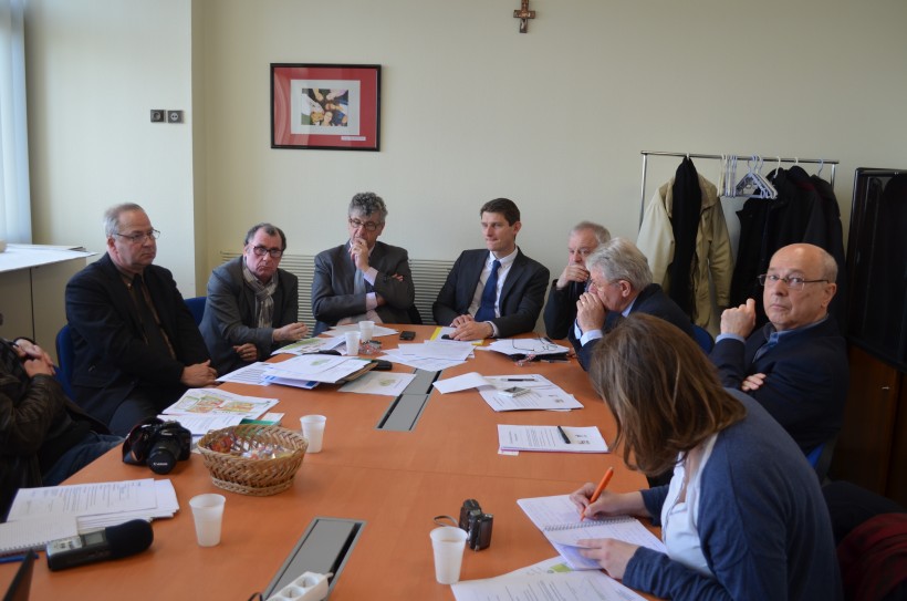 Pendant la conférence de presse