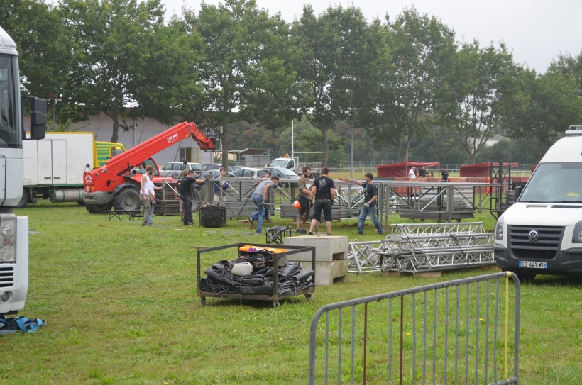 Les premières estrades se montent...