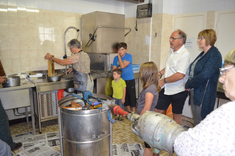 Une passionnante démonstration d'extraction de miel