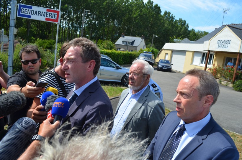 Yan Le Bris, procureur de la République adjoint de Vannes lors de la conférence de presse à Rohan, dimanche après-midi