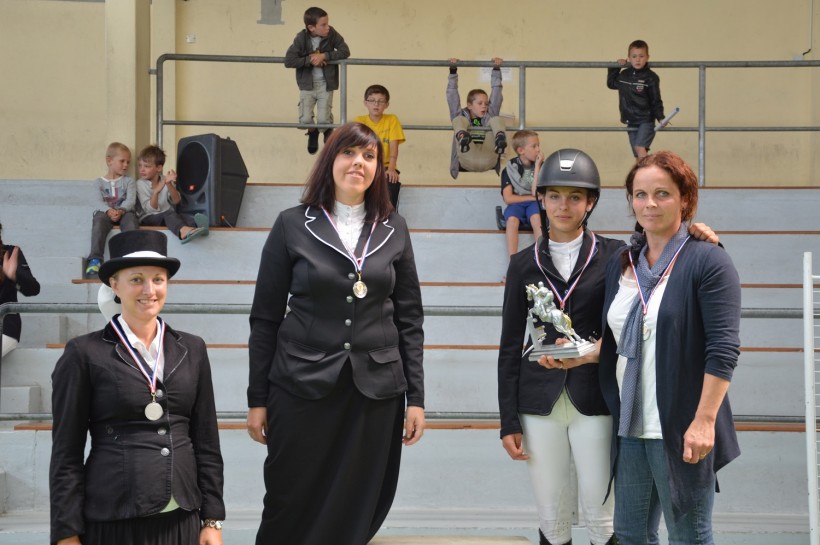 Anne Josso et l'équipe d'amazone de l'écurie du vieux puits