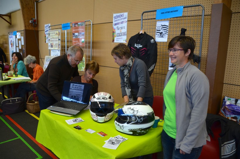 Le nouveau club de motards reçoit ses premières adhésions...