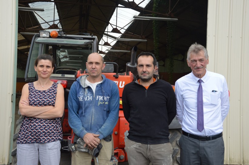 De gauche à droite: Nathalie Mazery, Anthony Le Clère, Gabriel Jégou, les nouveaux formateurs, et Pierrick Le Bris.