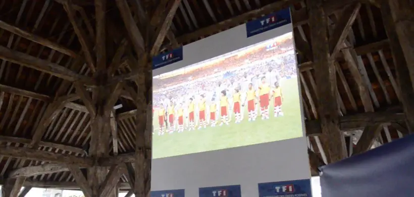 L'écran géant sous les halles pour la coupe du monde de football (Photo d'archives)