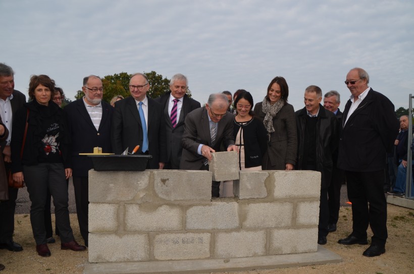 la pose symbolique de la première pierre