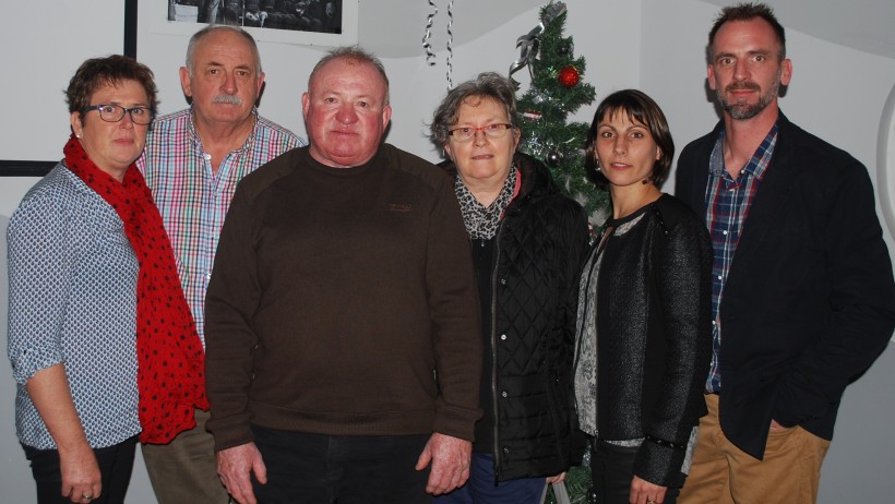  Gilbert Houeix (au centre) entouré de sa femme, de ses anciens employeurs – M et Mme Marcel Rolland  (à gauche) et de ses dirigeants actuels, M et Mme  Jean-Christophe Rolland (à droite).