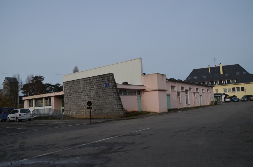 La salle des fêtes à besoin d'une bonne remise à neuf