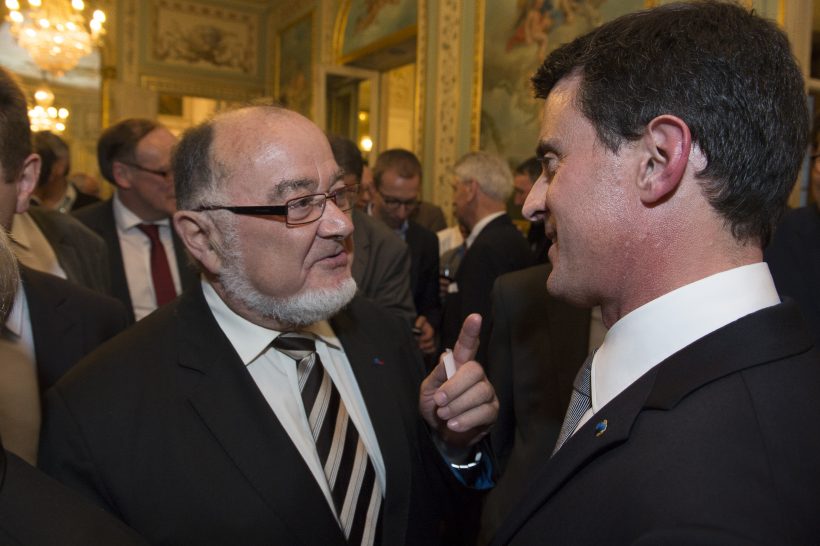 réception des maires à l'hôtel de Clermont présidée par Estelle Grelier secrétaire d'état chargée des collectivités territoriales échanges de Manuel Valls Premier ministre avec les maires lors de son passage