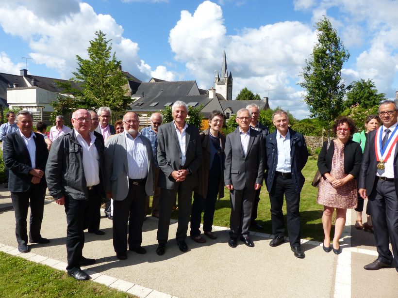 JC Riallin (Saint-Nicolas-du-Tertre), JY Laly (Missiriac), Bruno Gicquello (Malestroit), JL Bleher (Guer), Michel Guegan (Val d'Oust), Joël Leveau (Saint-Marcel), Isabelle Michel (Saint-Laurent-sur-Oust), Alain Launay (Pleucadeuc), le père Yves Carteau, Noël Colineaux (Caro), Régine Le Viavant (députée suppléante).