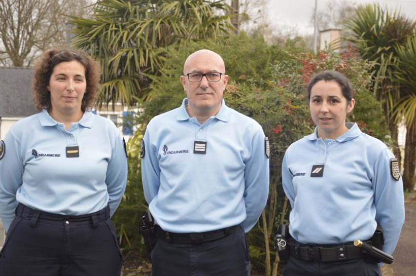 De gauche à droite : l'adjudant Clotilde Le Borgne, le capitaine Eric Cochois et le gendarme Estelle Lecorre.