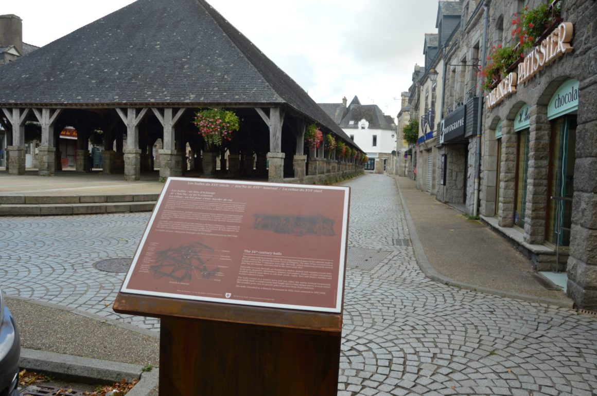 Questembert. Quatre plaques dédiées au patrimoine du centreville Les