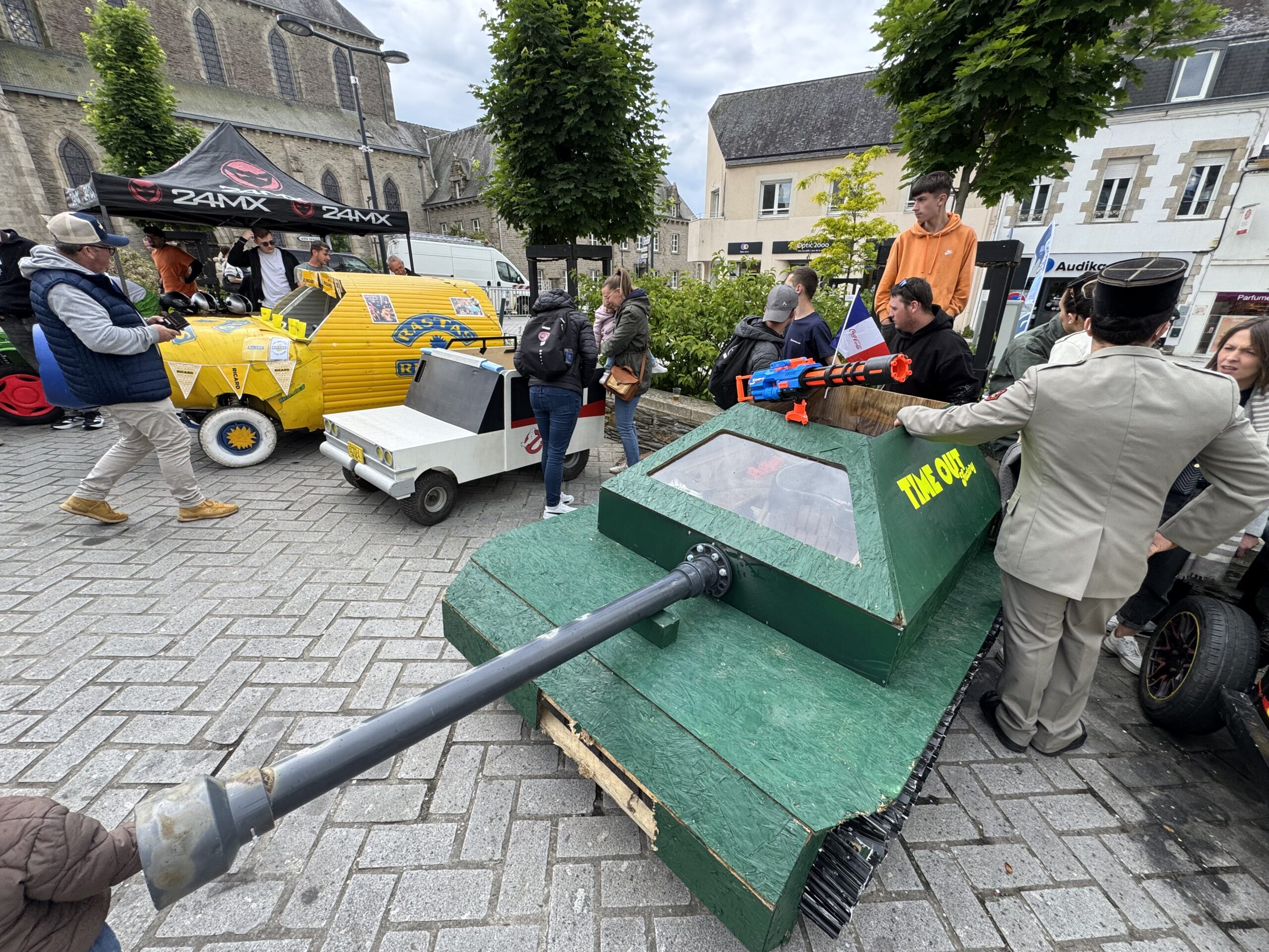 Ploërmel. La 1ère course de caisses à savon anime le centre-ville